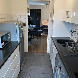 Apartment Beautiful Right Off Of Broadway Market, London